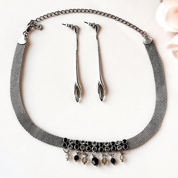 GUESS Vintage Choker Mesh Necklace, Tear Drop Earrings & Studded Bracelet Set - Picture 3 of 9